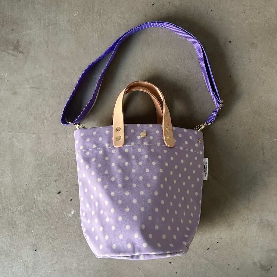 3,500 yen (tax included) "Wipeable" PVC processing (round bottom tote) dot pattern