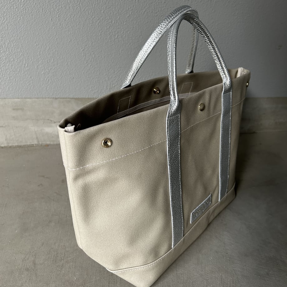 「軽くて拭ける」Coated PVC(TOTE L) Silver Grey