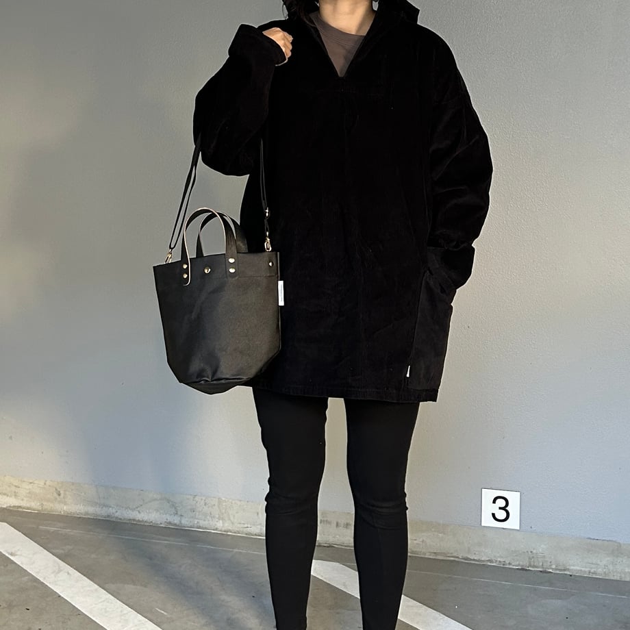 "Lightweight and wipeable" PVC processed (round bottom tote) Black camouflage