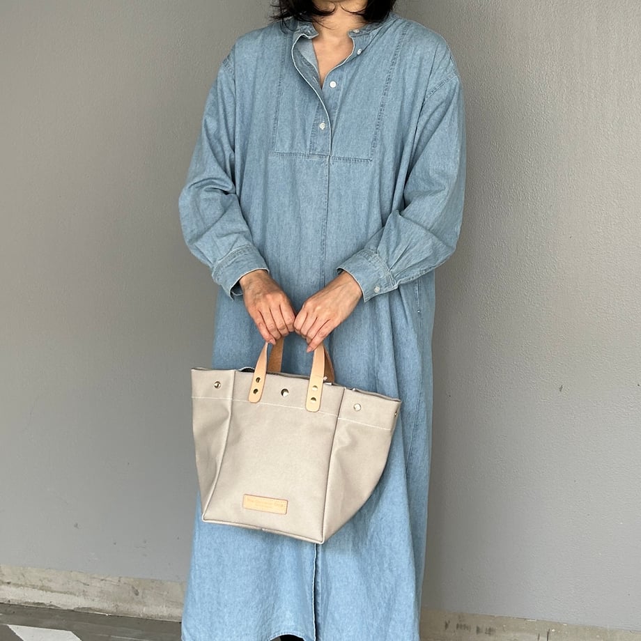 「軽くて拭ける」Coated PVC(SQ)SILVER GREY