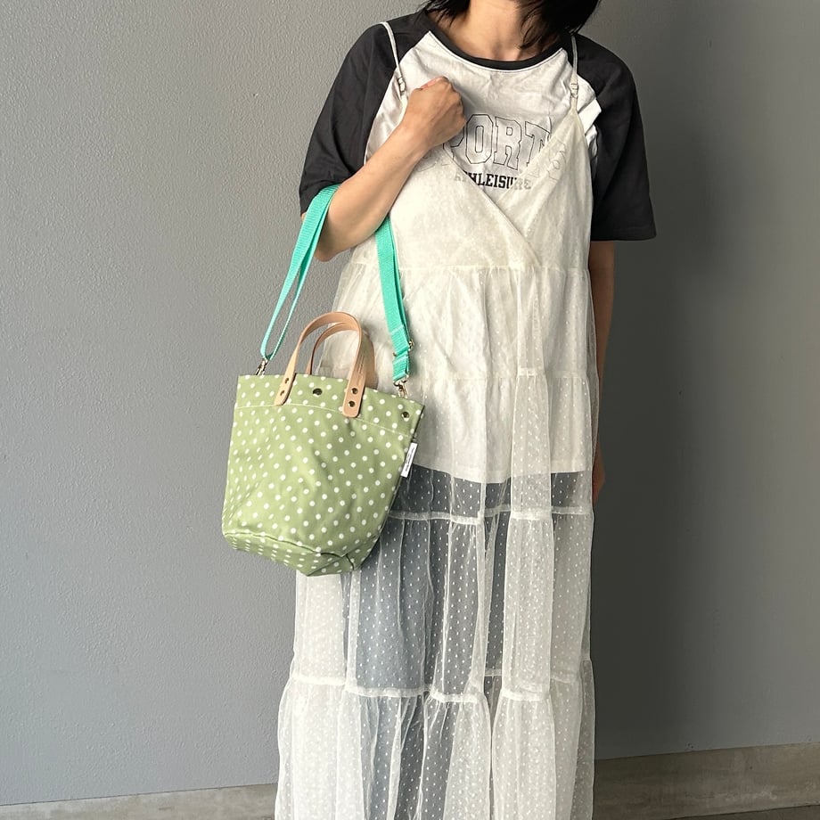 3,500 yen (tax included) "Wipeable" PVC processing (round bottom tote) dot pattern