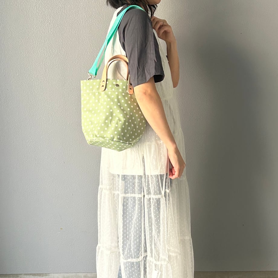 3,500 yen (tax included) "Wipeable" PVC processing (round bottom tote) dot pattern