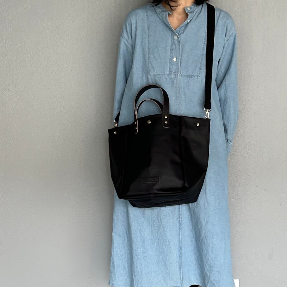 「軽くて拭ける」Coated PVC(SQL)BLACK