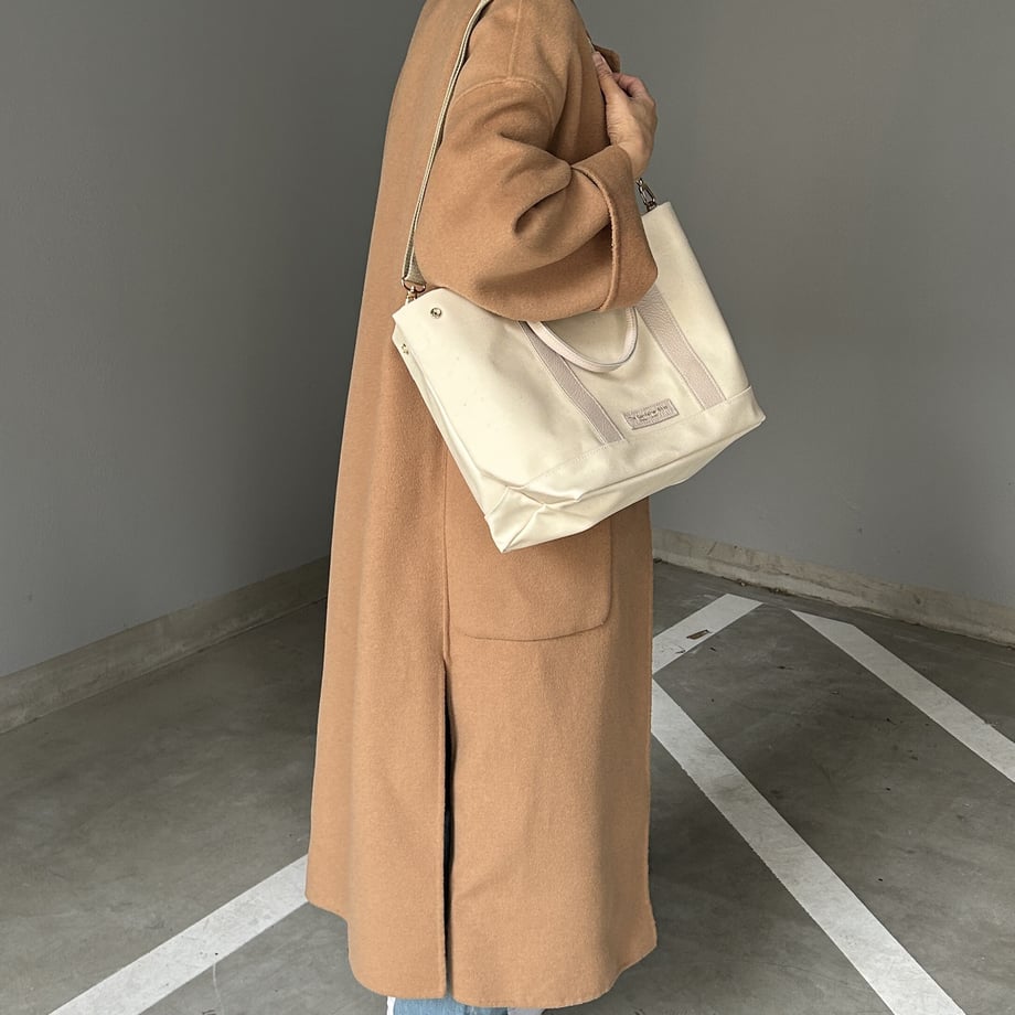 "Lightweight and wipeable" Coated PVC (TOTE M) Ivory