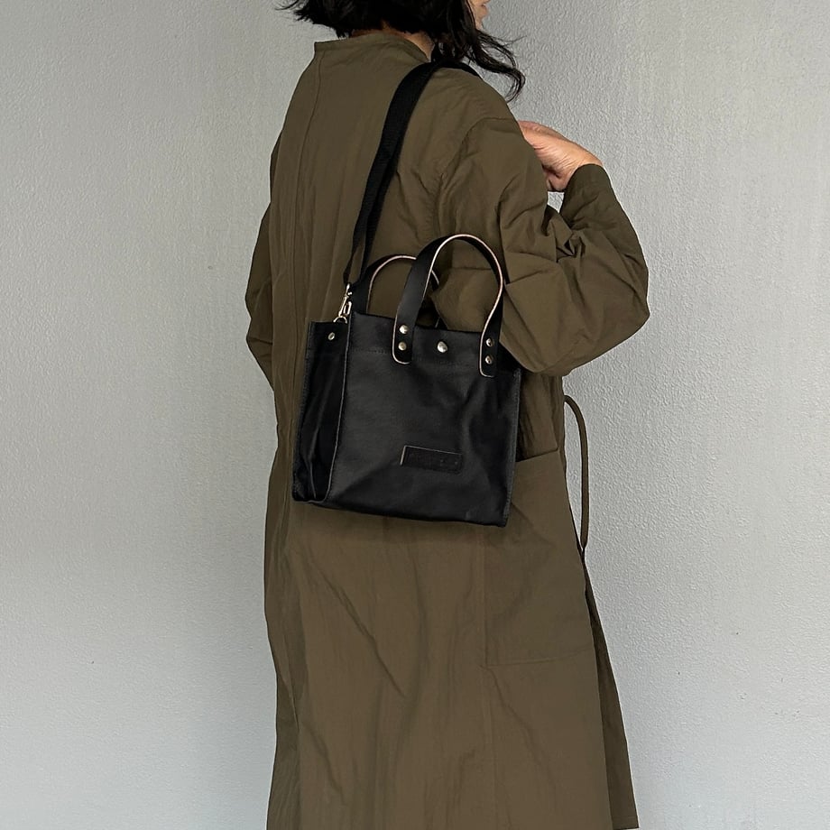 "Lightweight and wipeable" Coated PVC (Rectangle S) BLACK