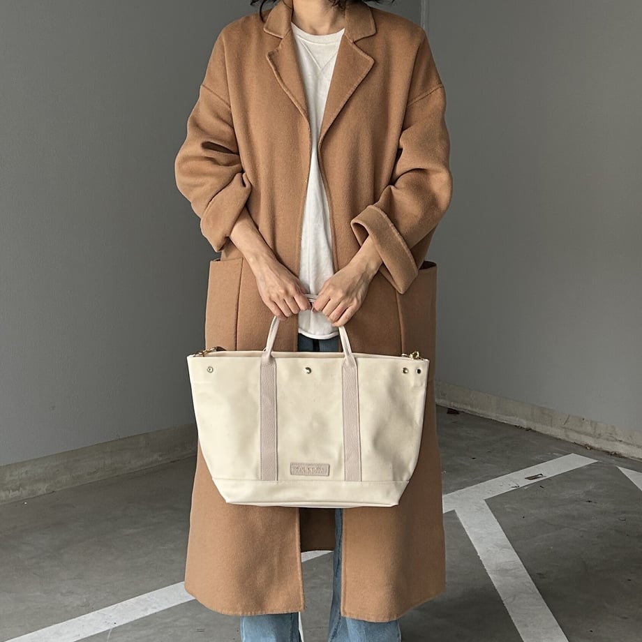 "Lightweight and wipeable" Coated PVC (TOTE M) Ivory