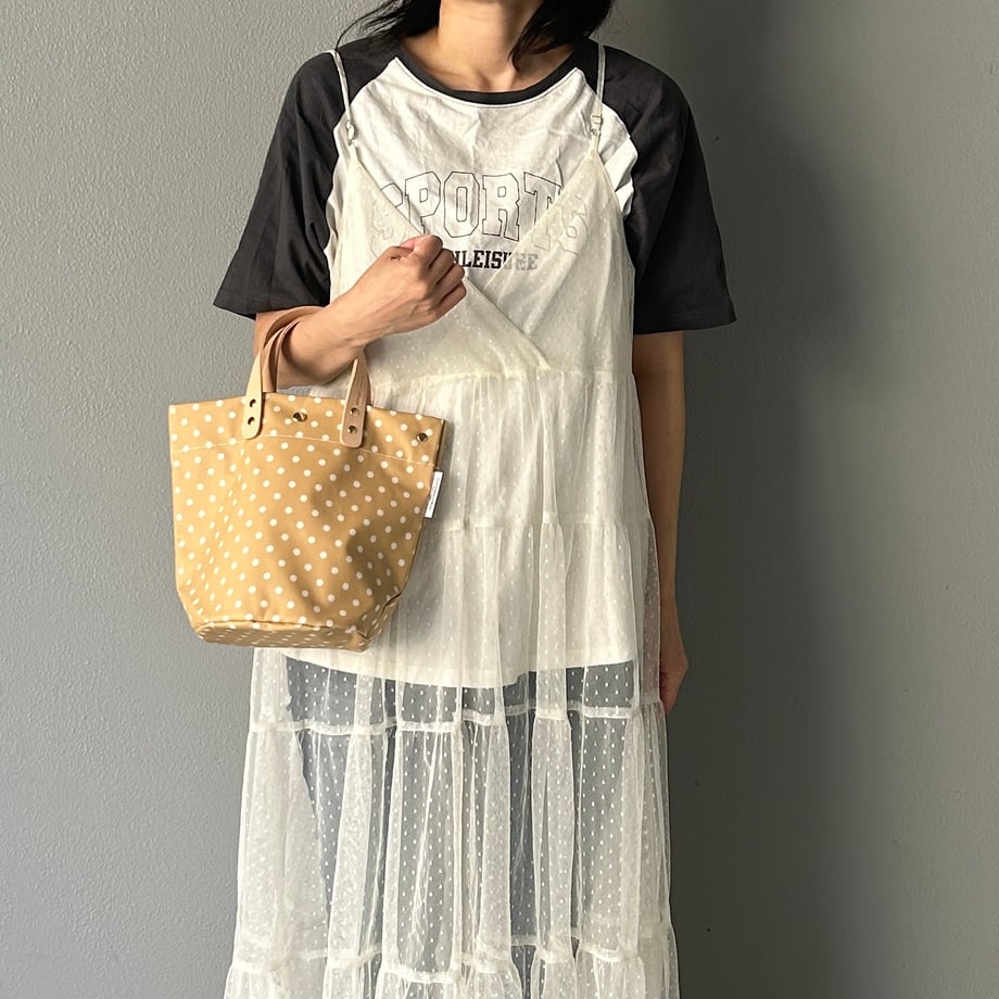 3,500 yen (tax included) "Wipeable" PVC processing (round bottom tote) dot pattern