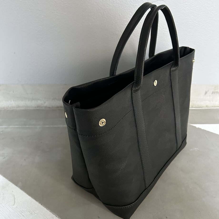 "Lightweight and wipeable" Coated PVC Camouflage (TOTE L)