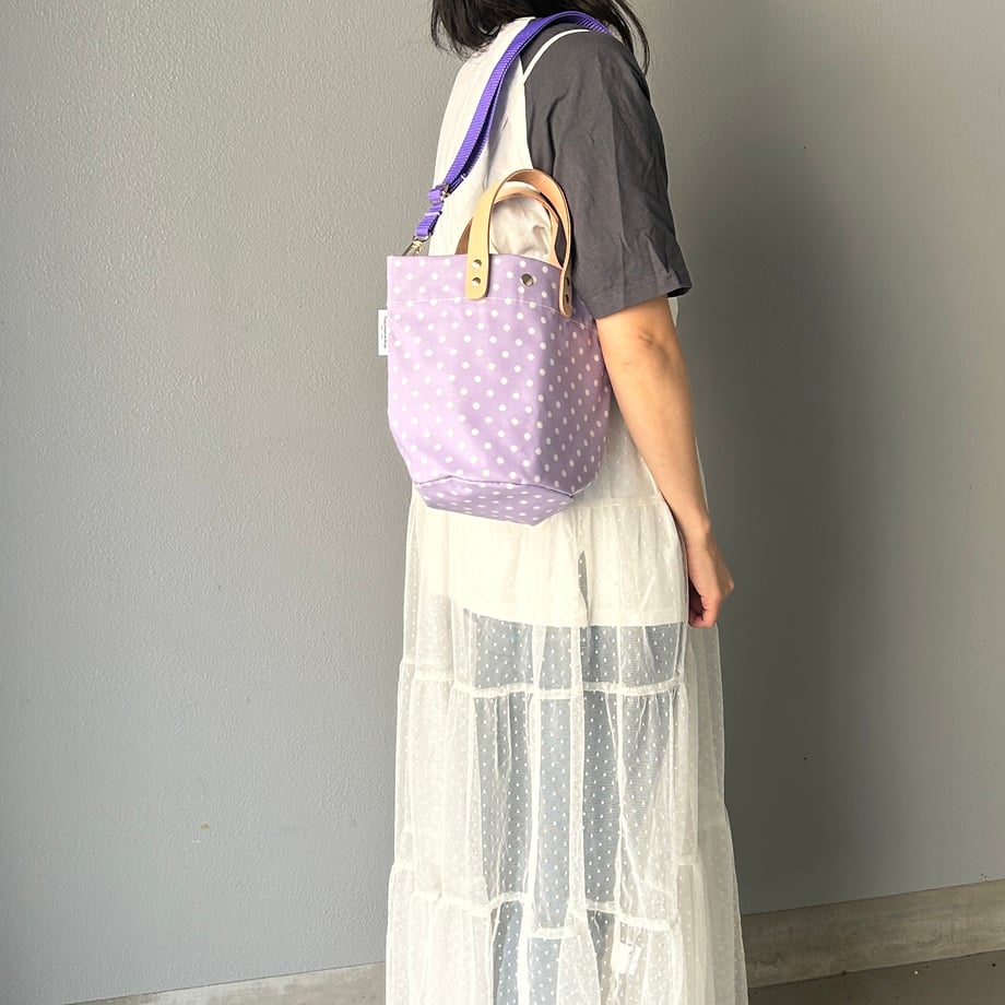 3,500 yen (tax included) "Wipeable" PVC processing (round bottom tote) dot pattern