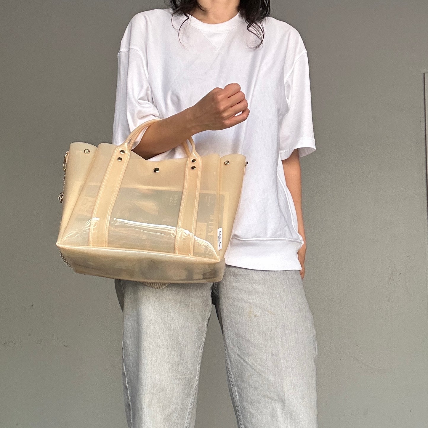 ＜新作＞カラーPVCクリアバッグ（オールクリアトートL) エクリュ