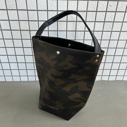  "Lightweight and wipeable" dark camouflage PVC processed (one shoulder) small