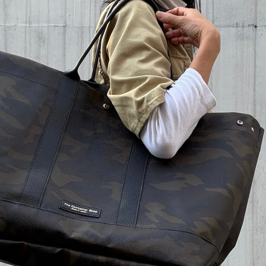 ＜先行発売＞「軽くて拭ける」Coated PVC Camouflage（トートXL）
