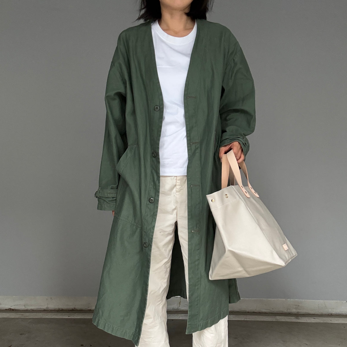 「軽くて拭ける」Coated PVC（SQL）Silver Grey
