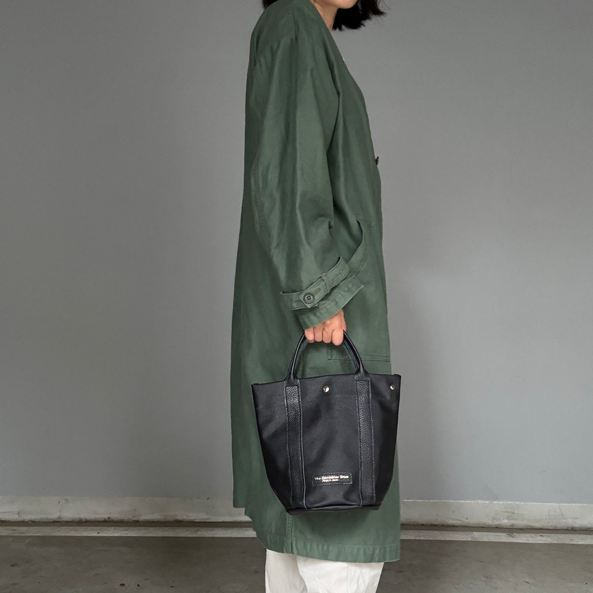 「軽くて拭ける」Coated PVC（Round BottomA） Black