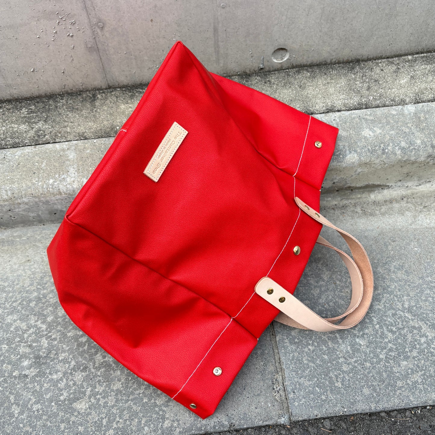 「軽くて拭ける」Coated PVC（SQL）SCARLET