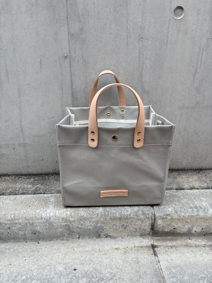 「軽くて拭ける」Coated PVC（レクタングルM） SILVER GREY