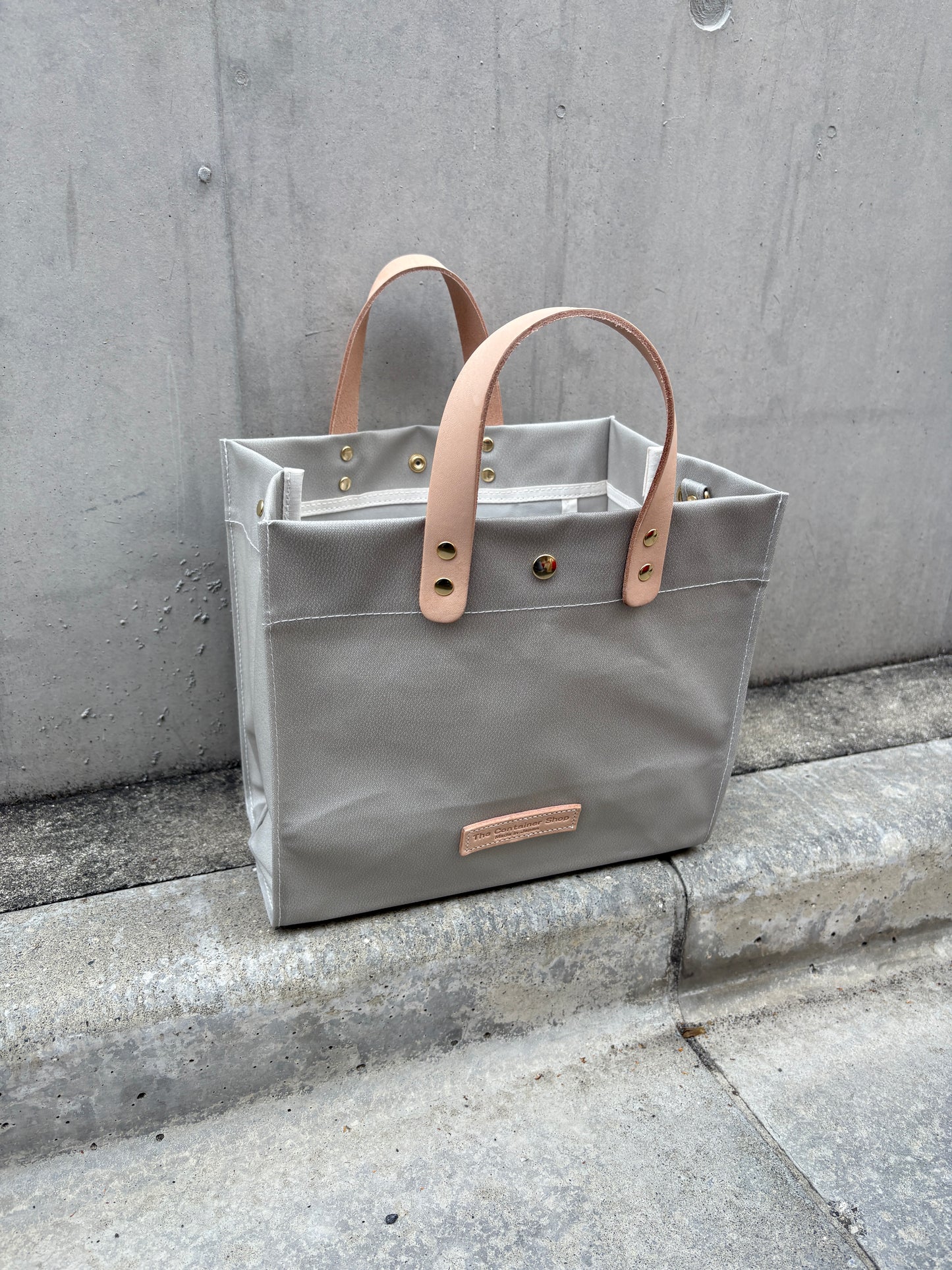 「軽くて拭ける」Coated PVC（レクタングルM） SILVER GREY