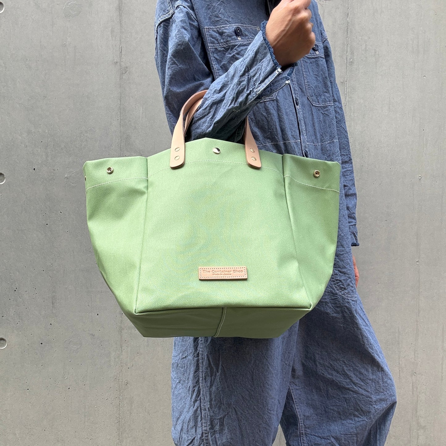 「軽くて拭ける」Coated PVC（SQL）PEAGREEN