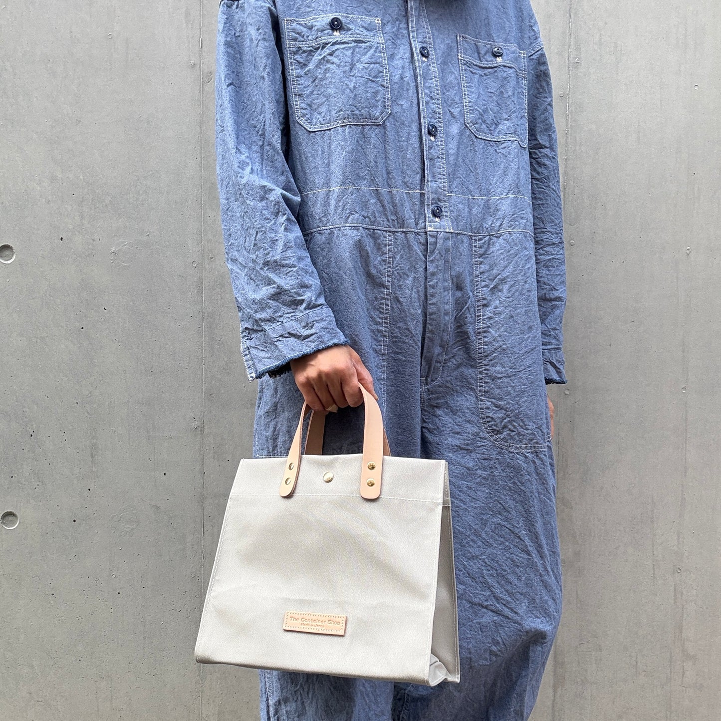 「軽くて拭ける」Coated PVC（レクタングルM） SILVER GREY