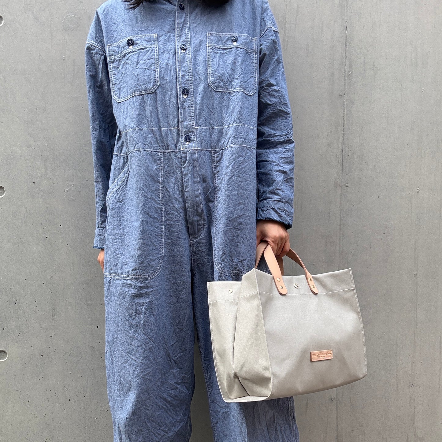 "Lightweight and easy to wipe" Coated PVC (Rectangle L) MILK TEA