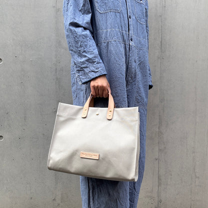 "Lightweight and easy to wipe" Coated PVC (Rectangle L) MILK TEA