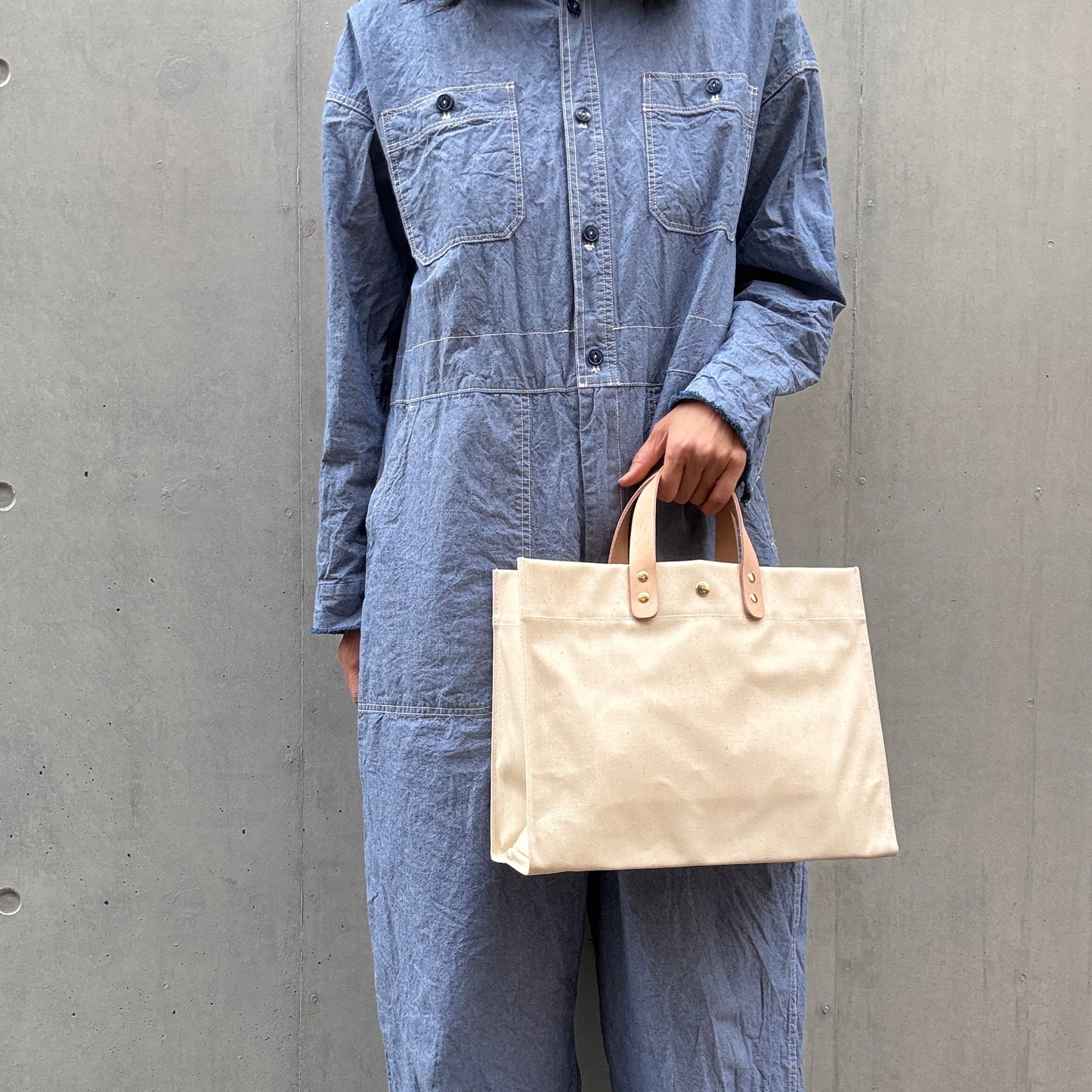 "Lightweight and wipeable" Coated PVC (Rectangle L) SAXE BLUE