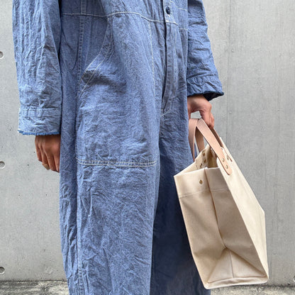 "Lightweight and wipeable" Coated PVC (Rectangle L) SAXE BLUE