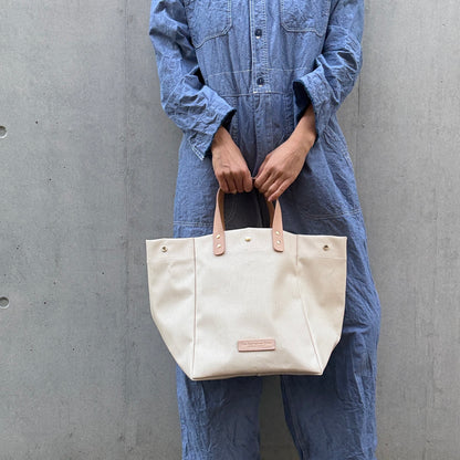 「軽くて拭ける」Coated PVC（SQL）IVORY