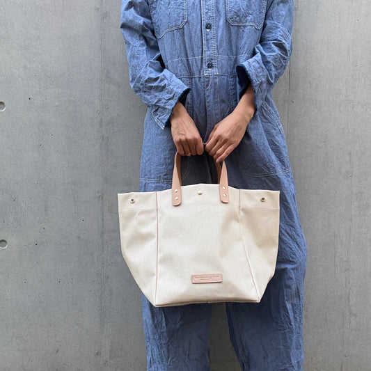 「軽くて拭ける」Coated PVC（SQL）IVORY