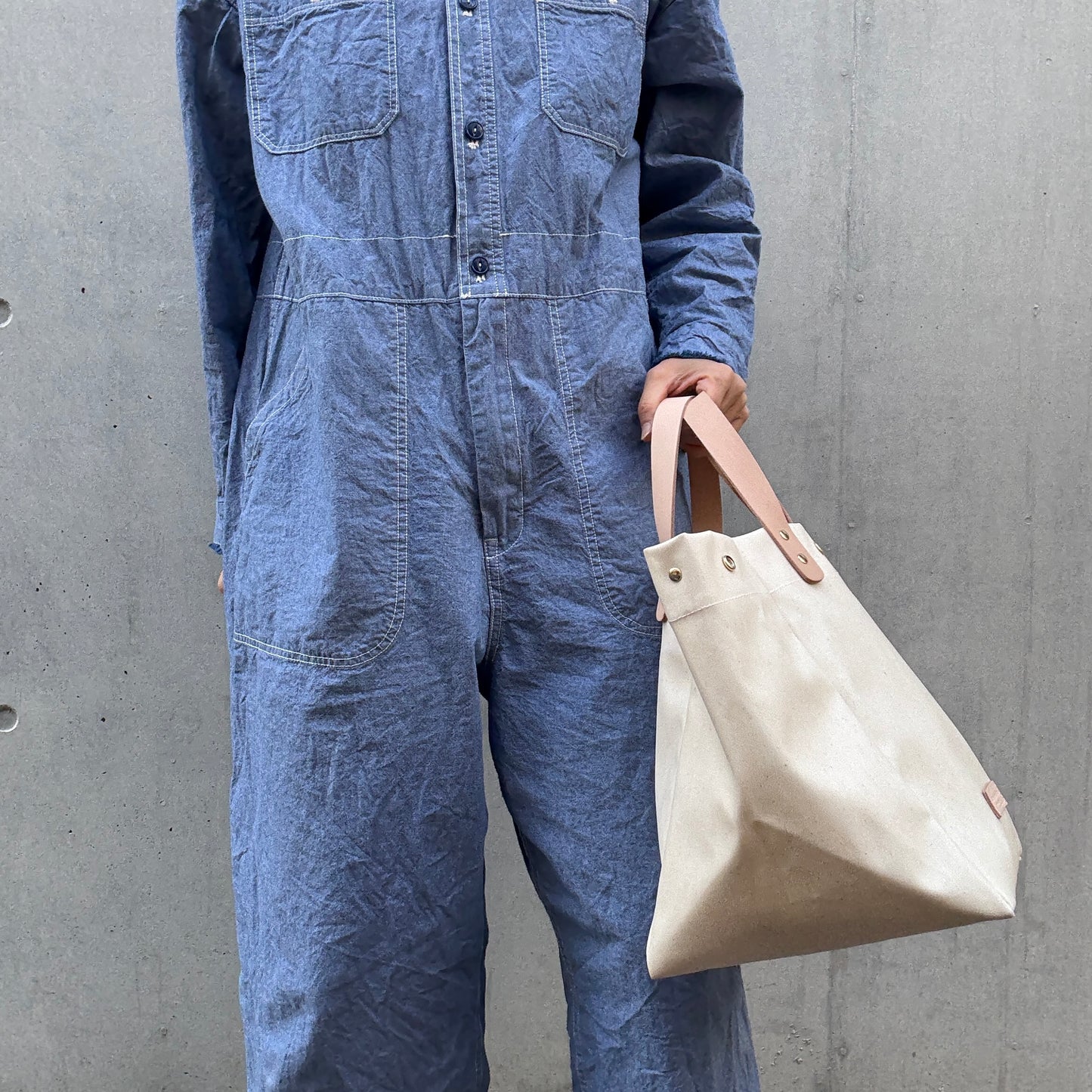 「軽くて拭ける」Coated PVC（SQL）IVORY