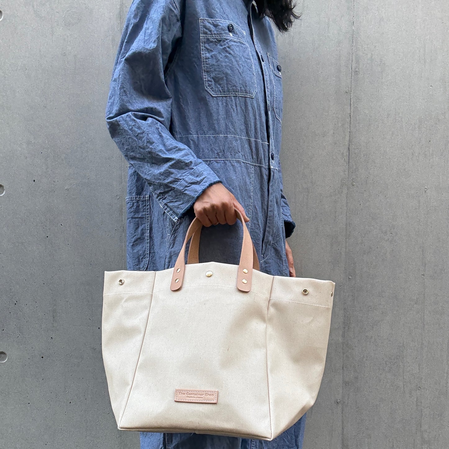 「軽くて拭ける」Coated PVC（SQL）IVORY