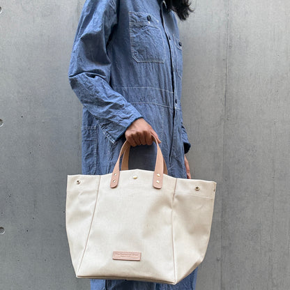 「軽くて拭ける」Coated PVC（SQL）IVORY