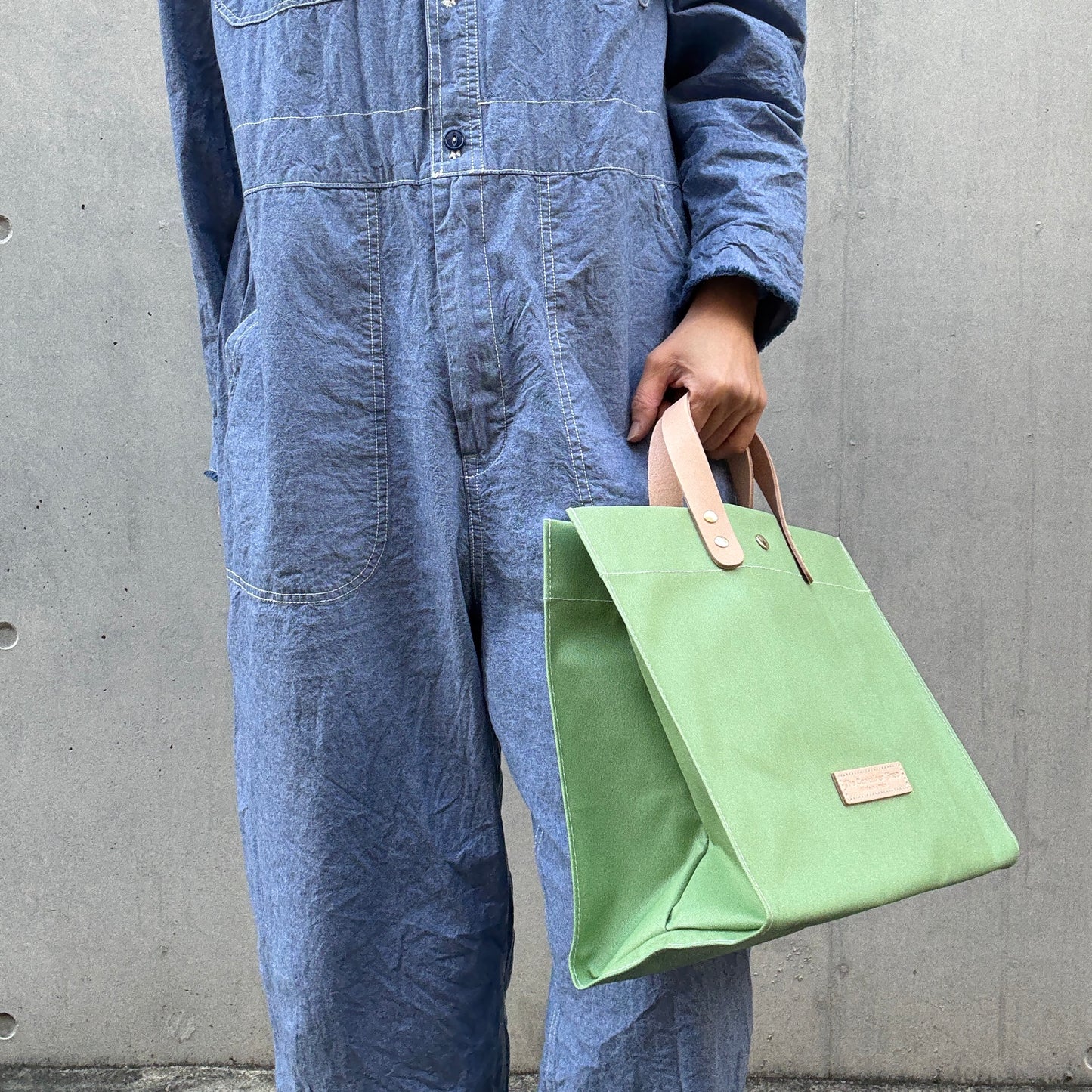 "Lightweight and wipeable" Coated PVC (Rectangle L) BLACK