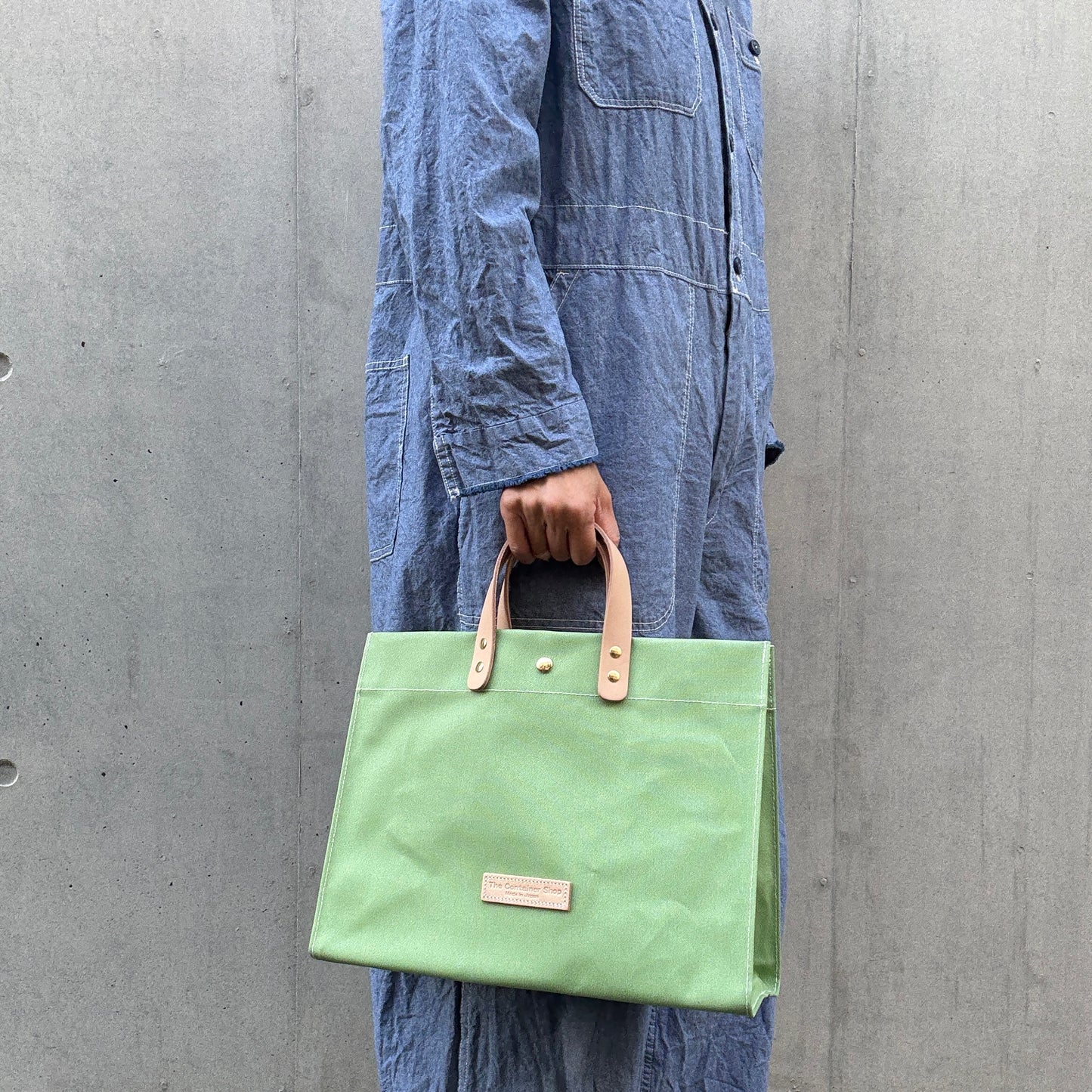 "Lightweight and wipeable" Coated PVC (Rectangle L) BLACK