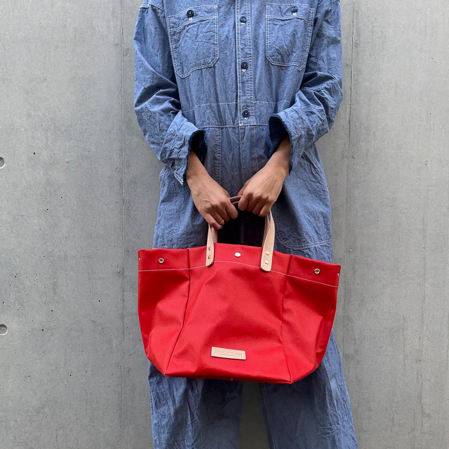 「軽くて拭ける」Coated PVC（SQL）SCARLET