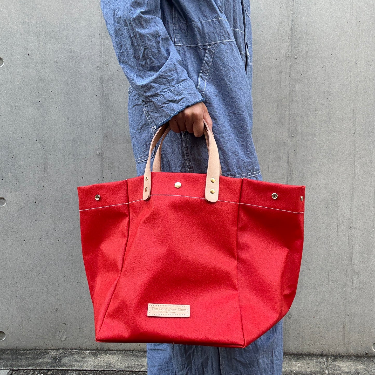 「軽くて拭ける」Coated PVC（SQL）SCARLET