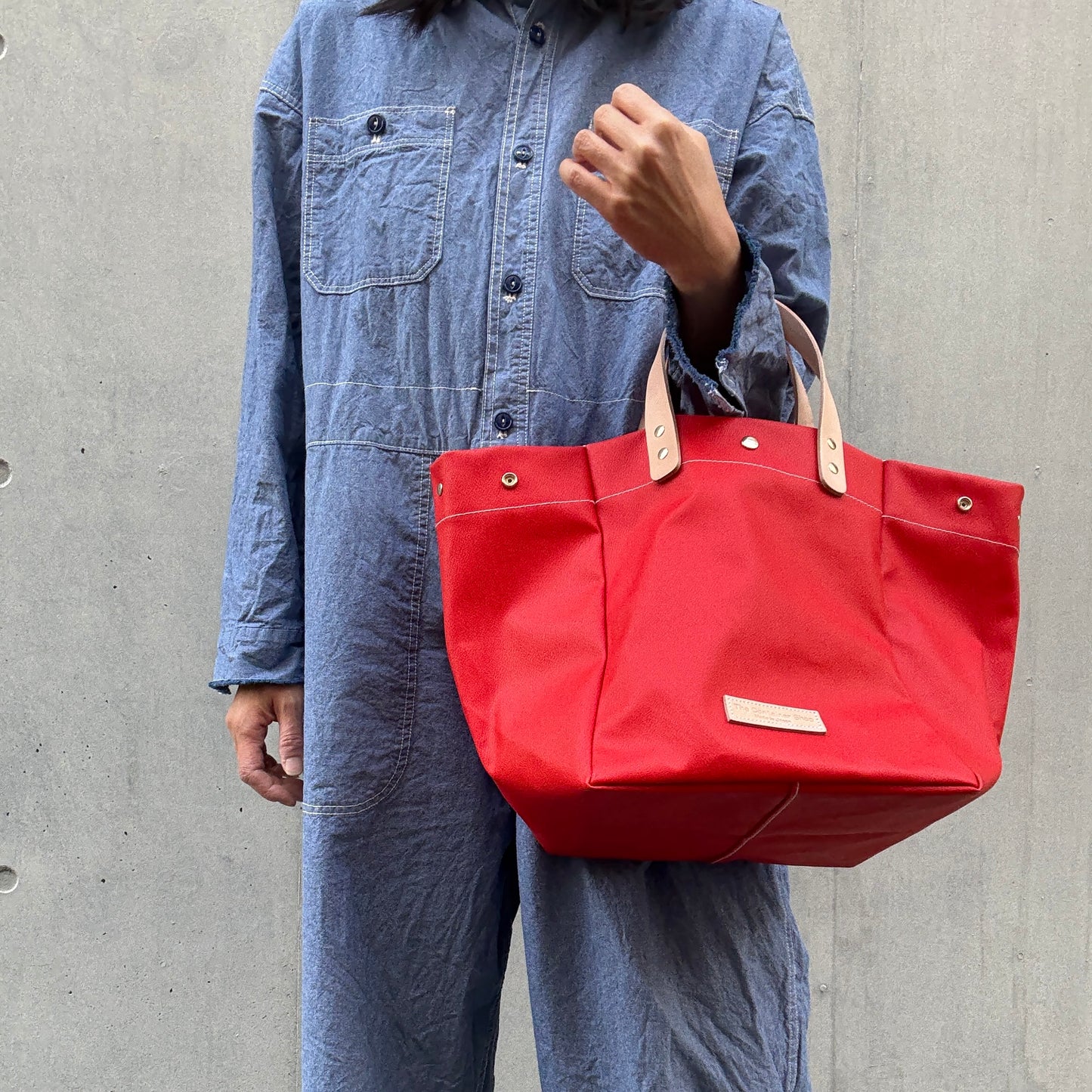 「軽くて拭ける」Coated PVC（SQL）SCARLET