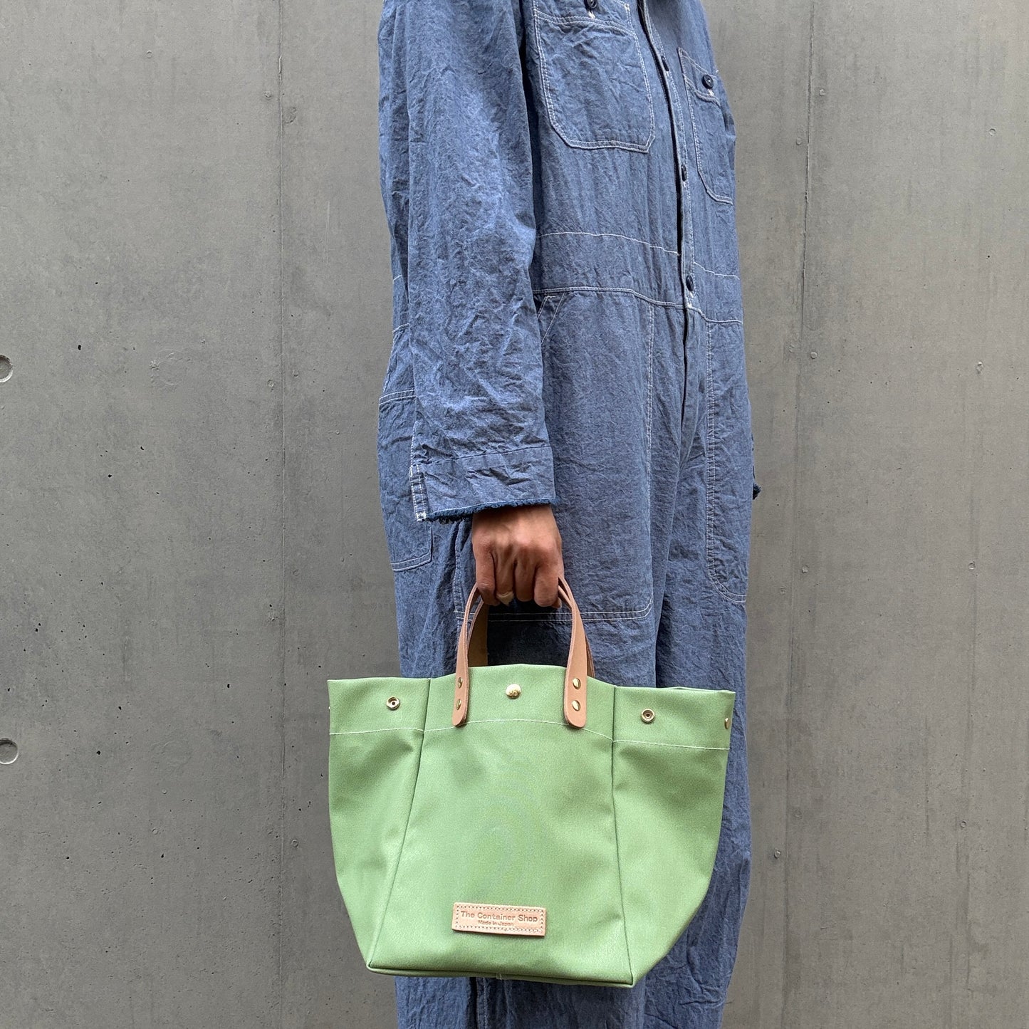 "Lightweight and easy to wipe" Coated PVC (SQ) MILK TEA