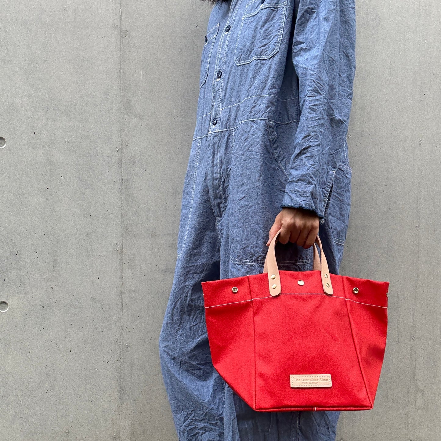 「軽くて拭ける」Coated PVC（SQ）SCARLET