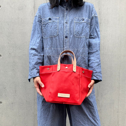 「軽くて拭ける」Coated PVC（SQ）SCARLET