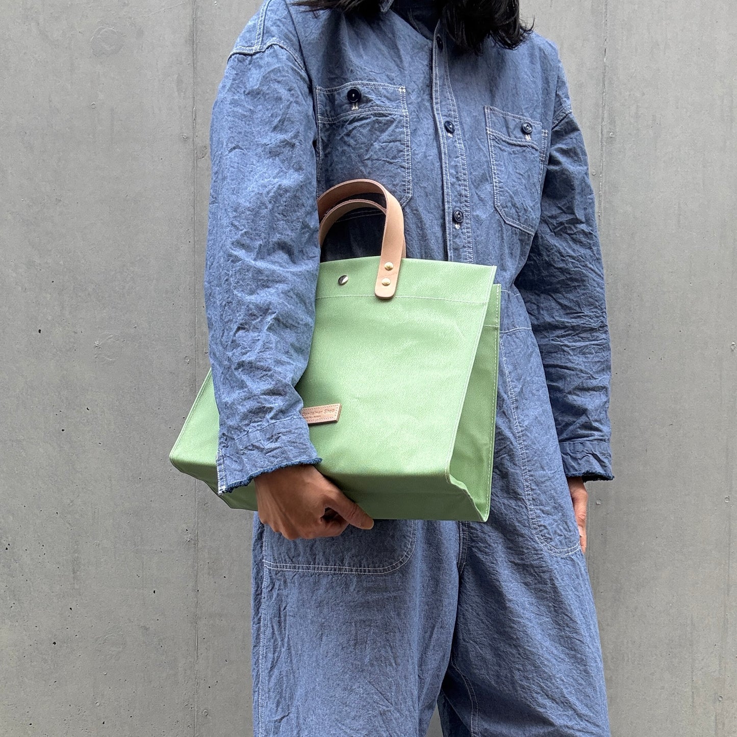 "Lightweight and wipeable" Coated PVC (Rectangle L) BLACK