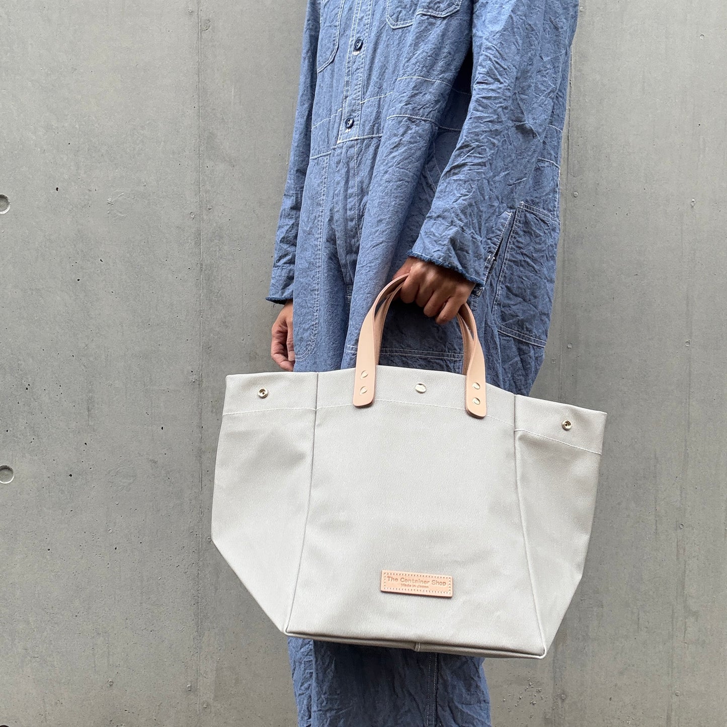 "Lightweight and easy to wipe" Coated PVC (SQL) SILVER GREY