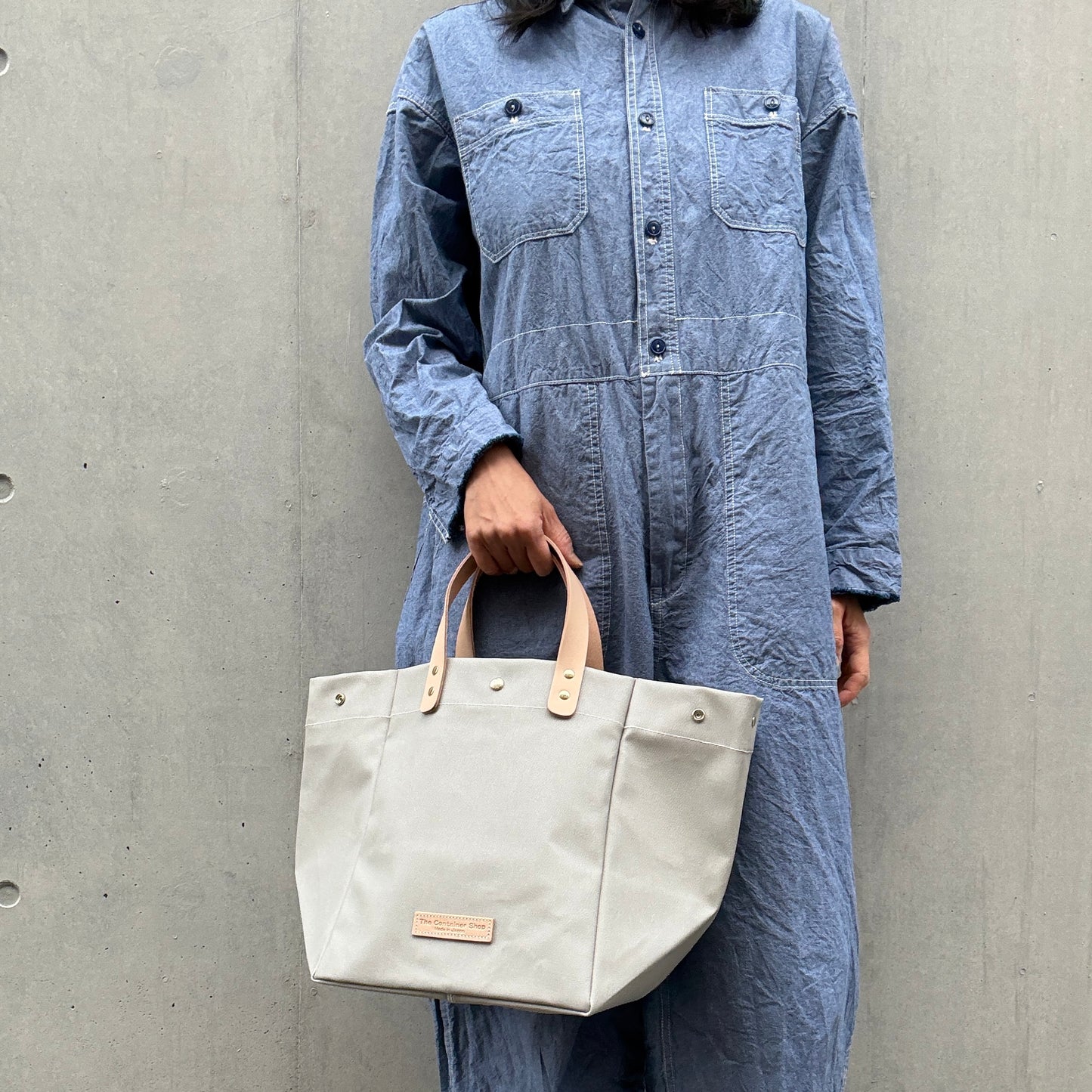 "Lightweight and easy to wipe" Coated PVC (SQL) SILVER GREY