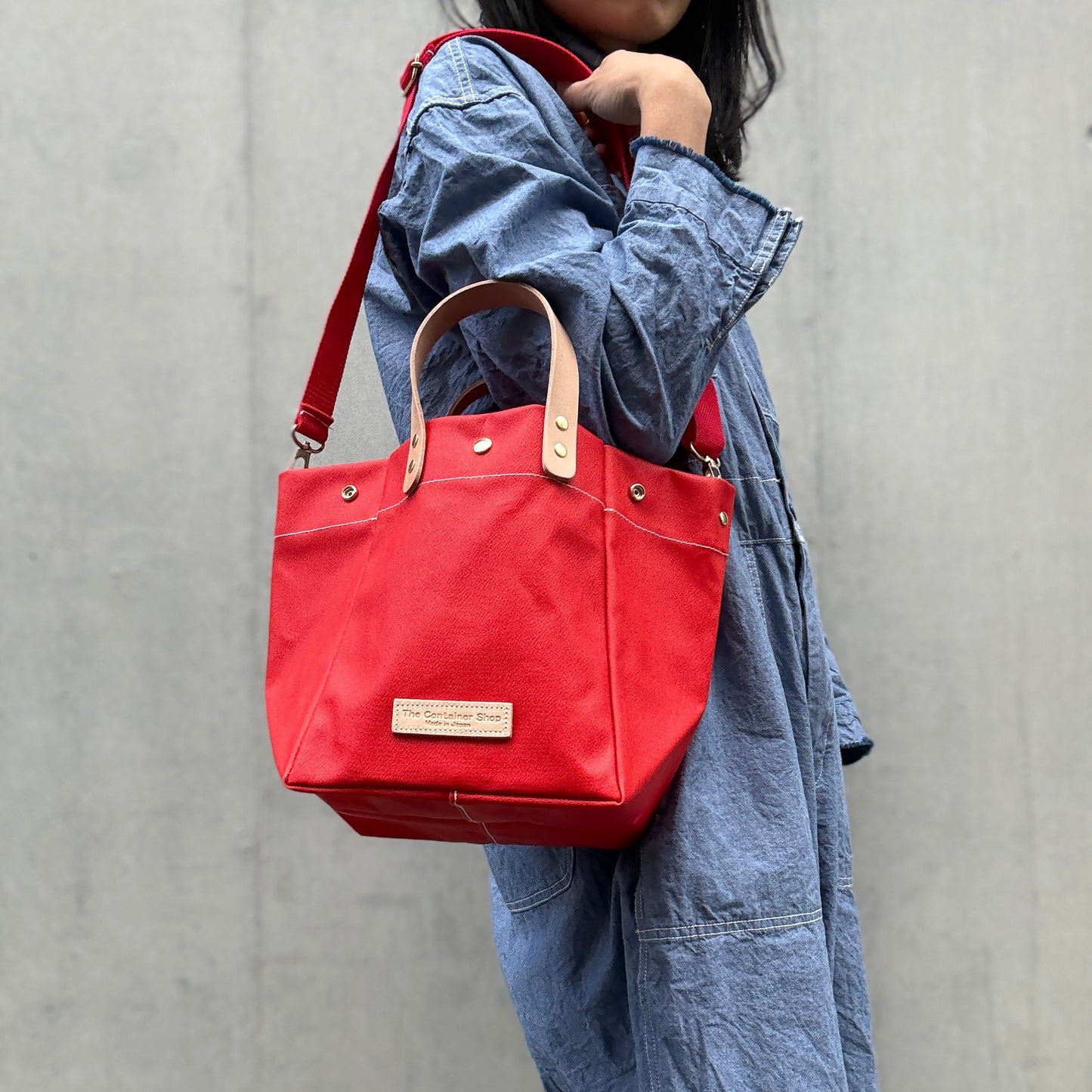 「軽くて拭ける」Coated PVC（SQL）SCARLET