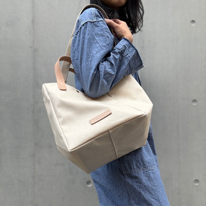 「軽くて拭ける」Coated PVC（SQL）IVORY