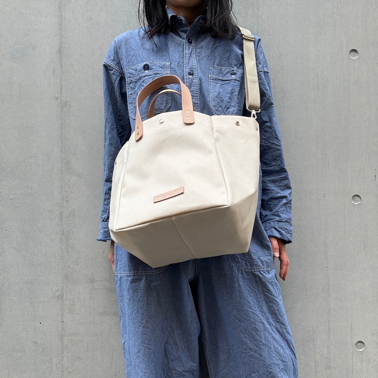 「軽くて拭ける」Coated PVC（SQL）IVORY