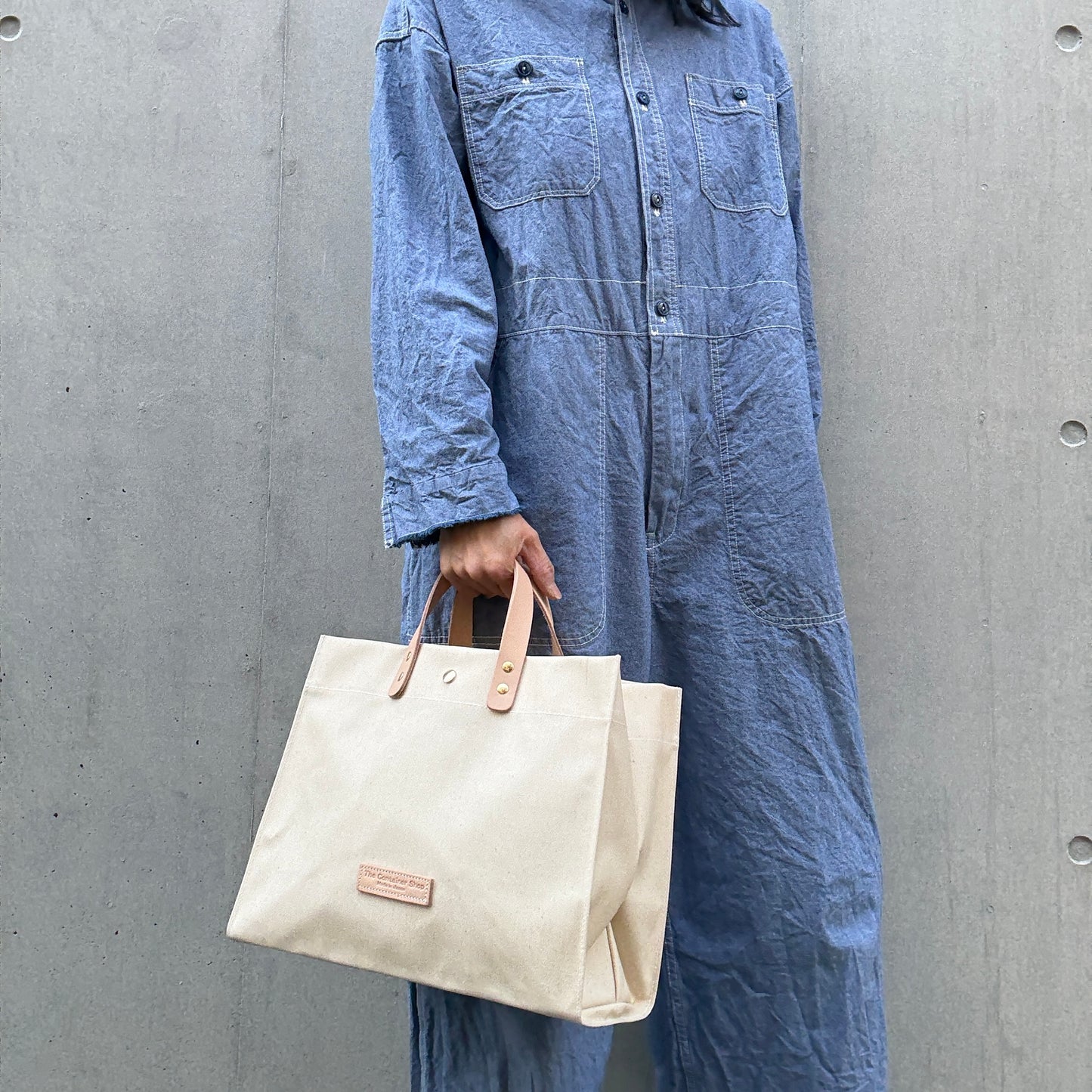 "Lightweight and wipeable" Coated PVC (Rectangle L) SAXE BLUE