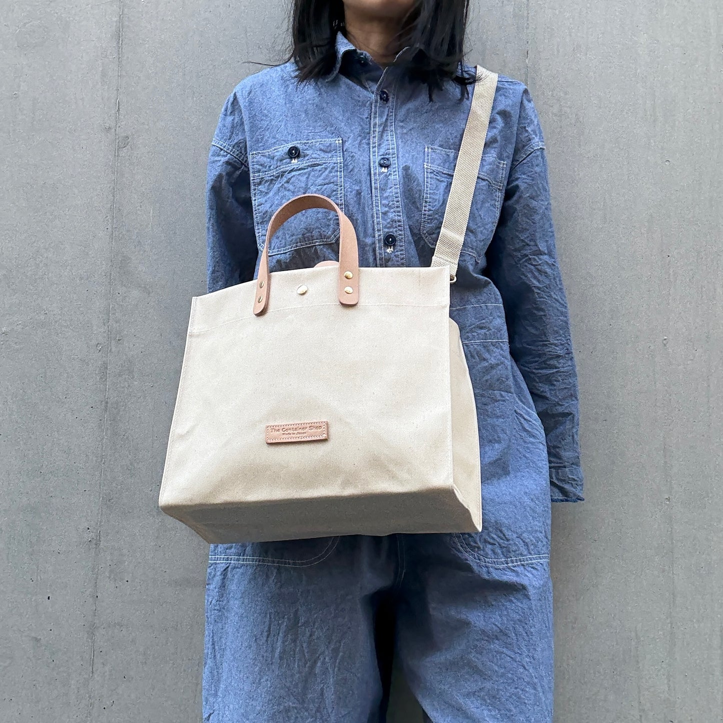 "Lightweight and wipeable" Coated PVC (Rectangle L) SAXE BLUE