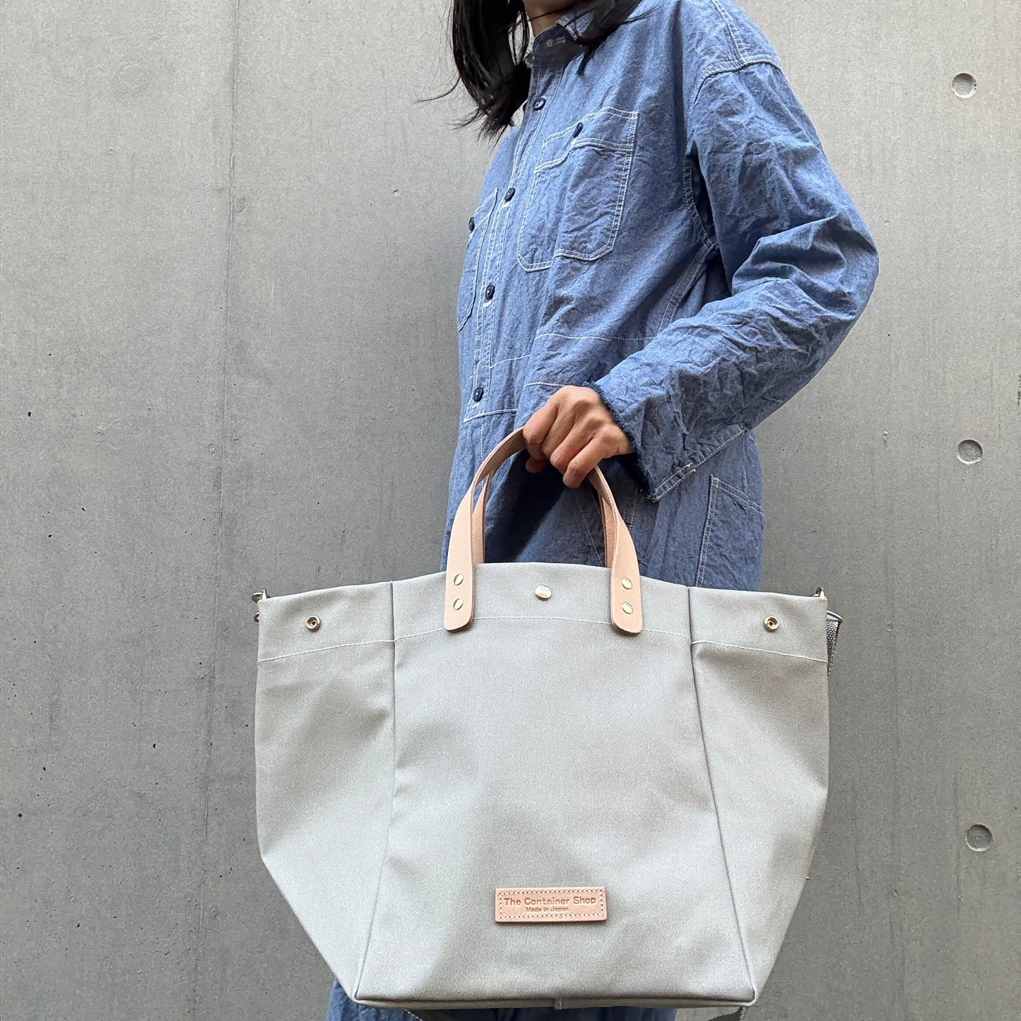 "Lightweight and easy to wipe" Coated PVC (SQL) SILVER GREY