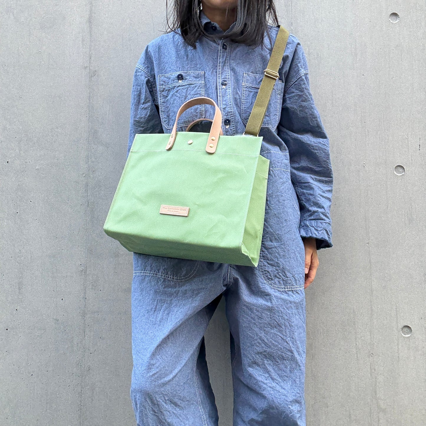 "Lightweight and wipeable" Coated PVC (Rectangle L) BLACK